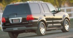 Lincoln Navigator 2004 rear view