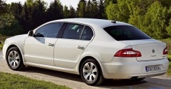 Skoda Superb 2010 rear view