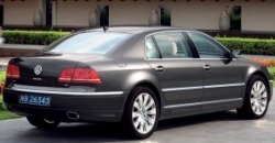 Volkswagen Phaeton 2015 rear view