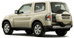 Mitsubishi Pajero SWB 2012 rear view