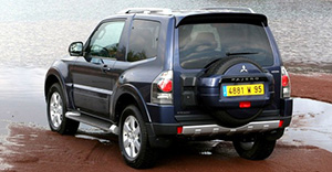 Mitsubishi Pajero SWB 2010 rear view