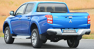 Mitsubishi L200 2016 rear view