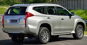 Mitsubishi Montero Sport 2017 rear view