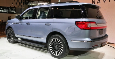 Lincoln Navigator 2018 rear view