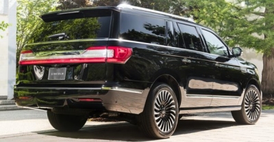 Lincoln Navigator L 2018 rear view