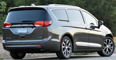 Chrysler Pacifica 2019 rear view