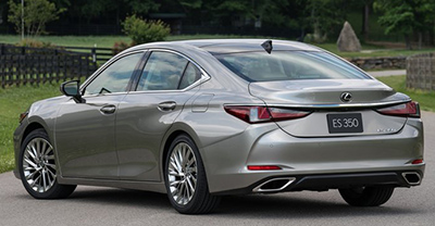 Lexus ES 2024 rear view