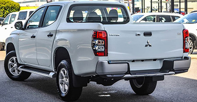 Mitsubishi L200 2019 rear view