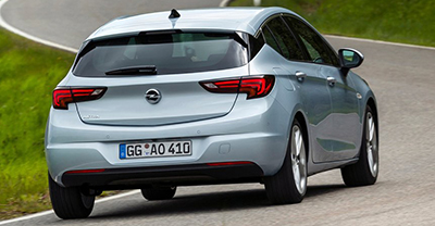 Opel Astra 2021 rear view