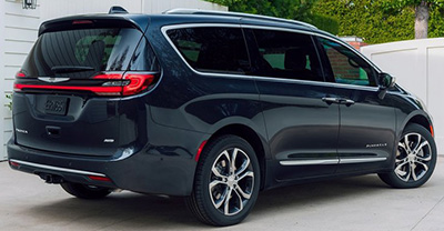 Chrysler Pacifica 2022 rear view