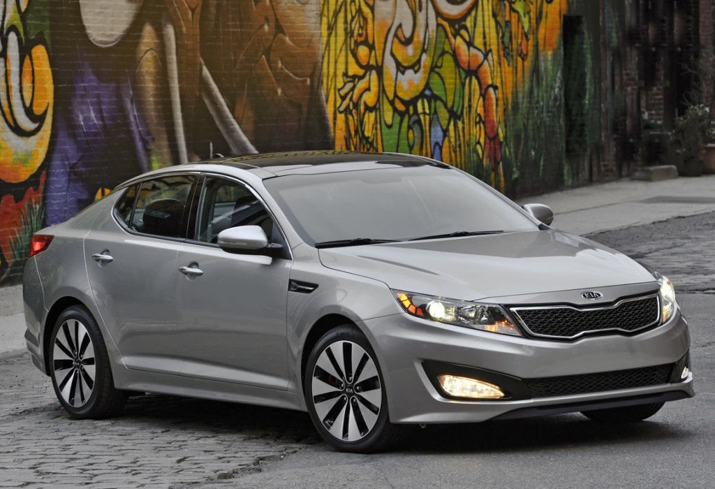 Kia Optima 2011 midsize sedan debuts