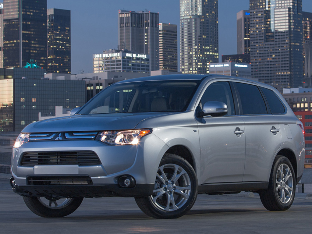 2013 Mitsubishi Outlander unveiled at LA Auto Show