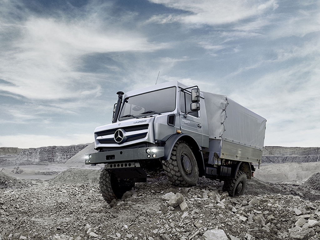 Earth-crushing 2013 Mercedes-Benz Unimog unveiled